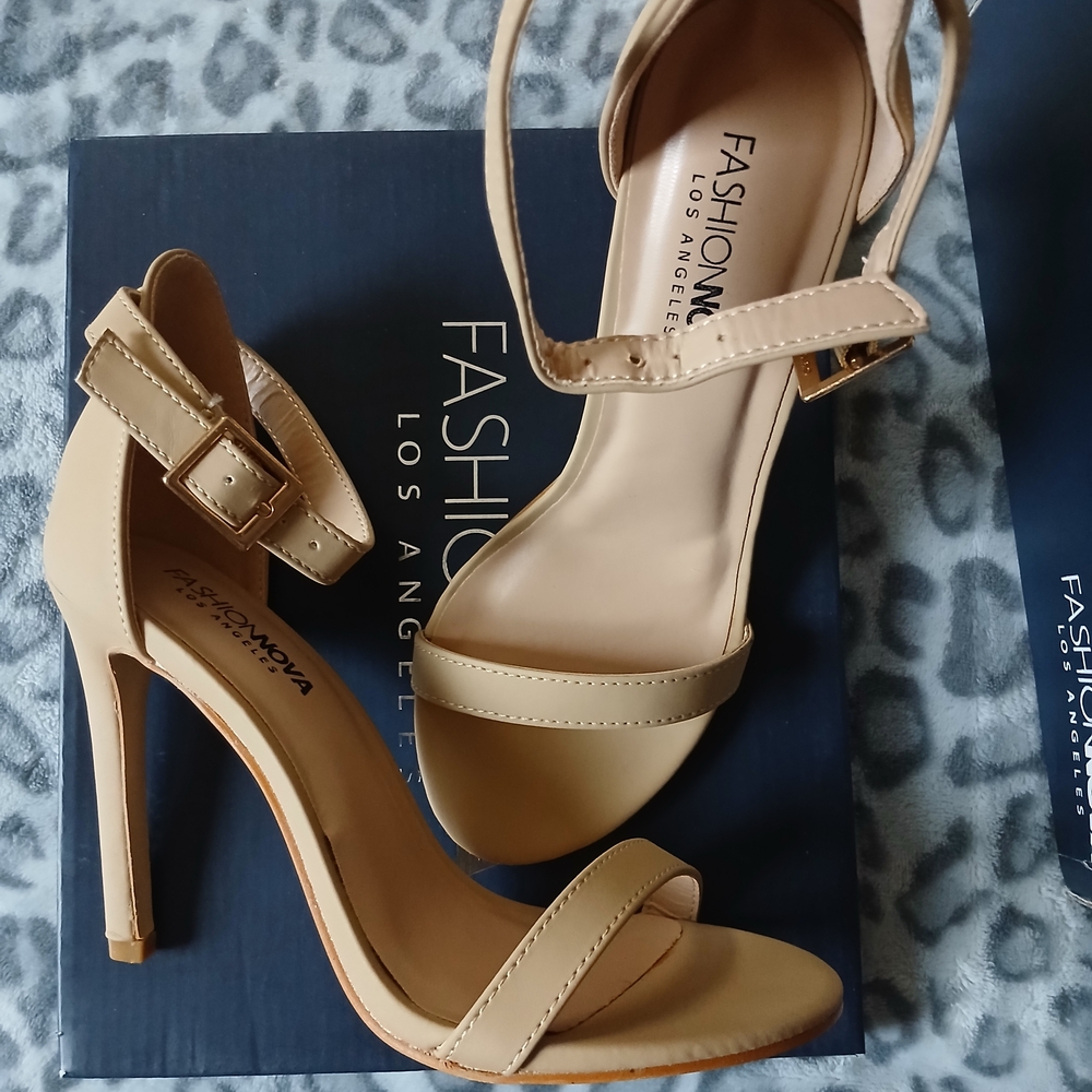 Fashion Nova Women's Tan Heeled Sandals